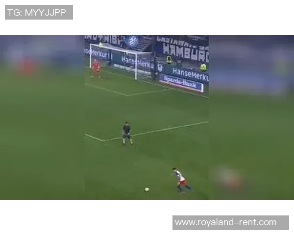 在足球明星环绕下的平凡人生与梦想追逐之旅